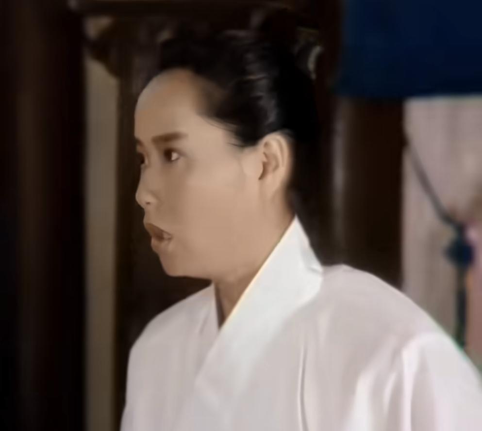 许仙毕竟是凡人，听到白素贞是蛇妖，怎么可能不害怕，不得不感叹一下叶童的演技，真的