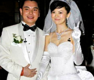 李湘：幸亏当年离婚了！感谢放过！近日，有媒体爆出李湘前夫李厚霖被批bu，据悉