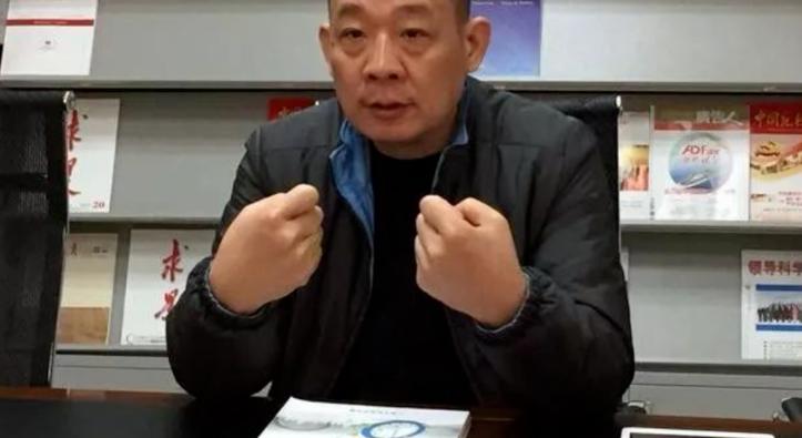 胖东来一顾客辱骂掌掴员工，警方认定该顾客有精神分裂不予处罚。没想到于东来出手了，