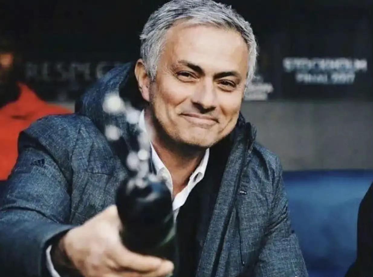 穆里尼奥最擅长的戏码，从来不是领跑，而是猎杀。波尔图两战丢5分，本菲卡将差距缩