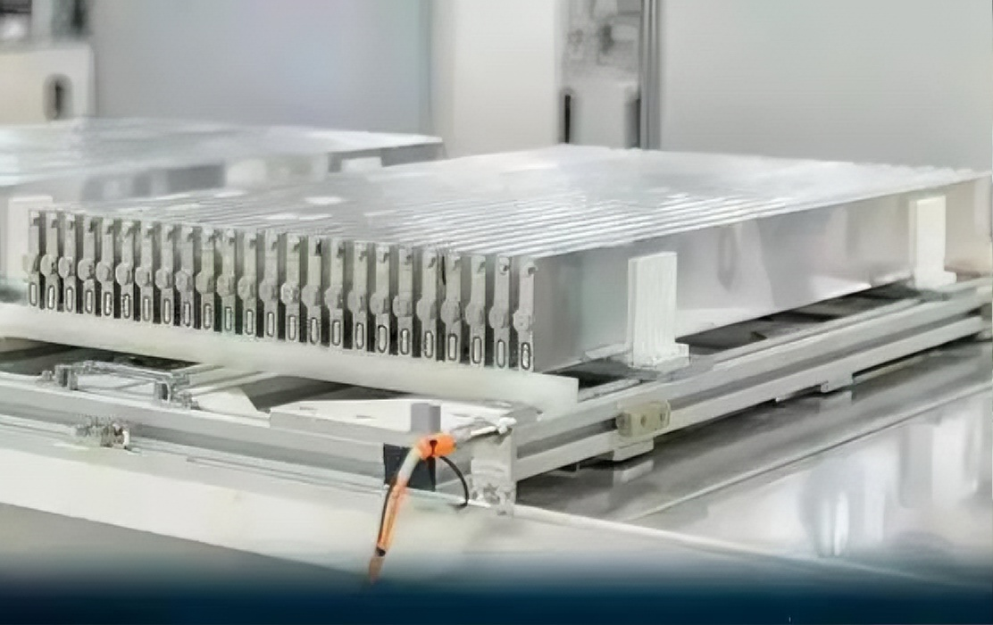 核心在于它精准补齐了铁锂的传统短板，同时以“高性能+低成本+全栈自研...