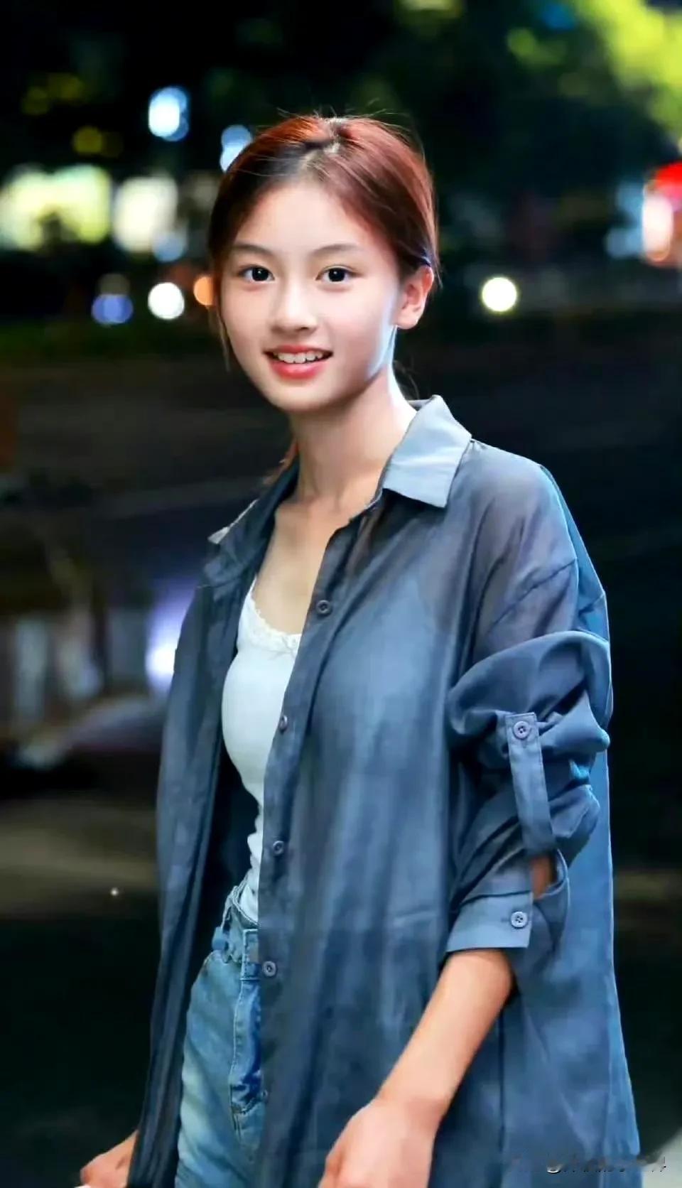 这年头长得好看就可以拍戏了，这真是演艺圈的悲哀！于正已经联系上这位叫七七的女