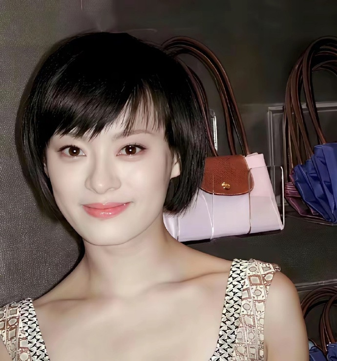 孙俪早期真的很水灵，一直都以为是邓超高攀了孙俪，没想到邓超也是真帅，不分伯仲​