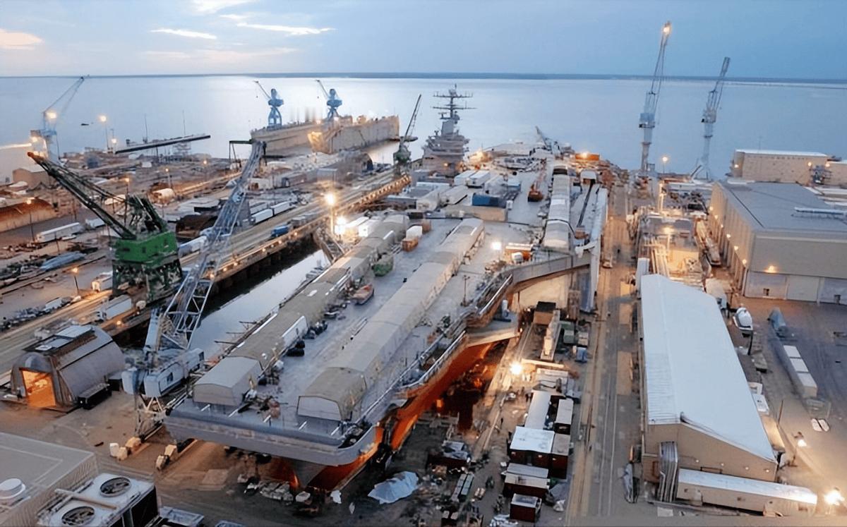 美军把“科幻战舰”，改成导弹卡车，真能吓住中国吗？最近美国海军那艘曾经号称“