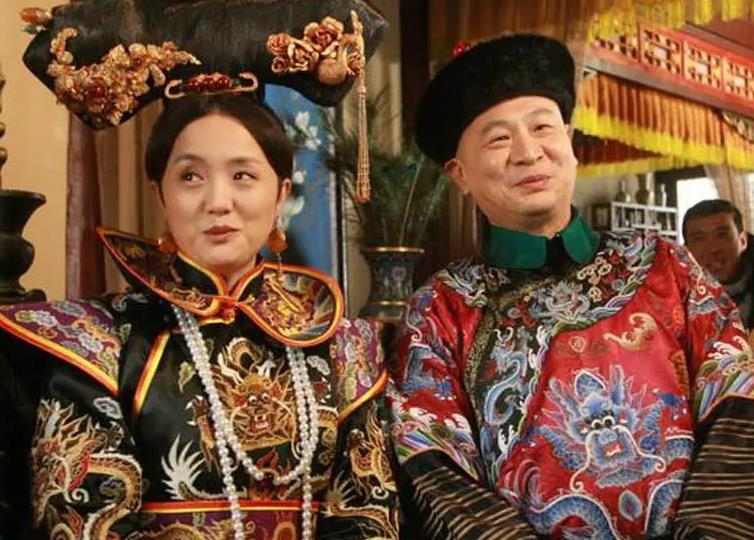 公元1880年，45岁的慈禧太后正吃着大餐，突然她一阵干呕，下秒就砍了厨子。第1