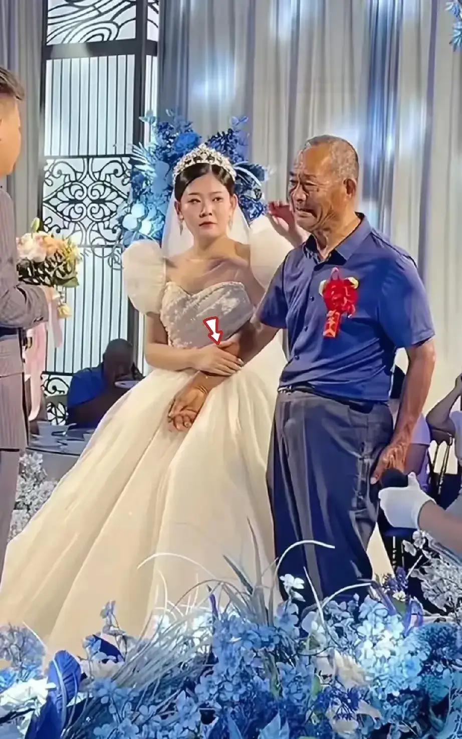 这个婚结得值了。女孩没要彩礼，也没要金饰，只提了一个条件：结婚要带着爷爷一起