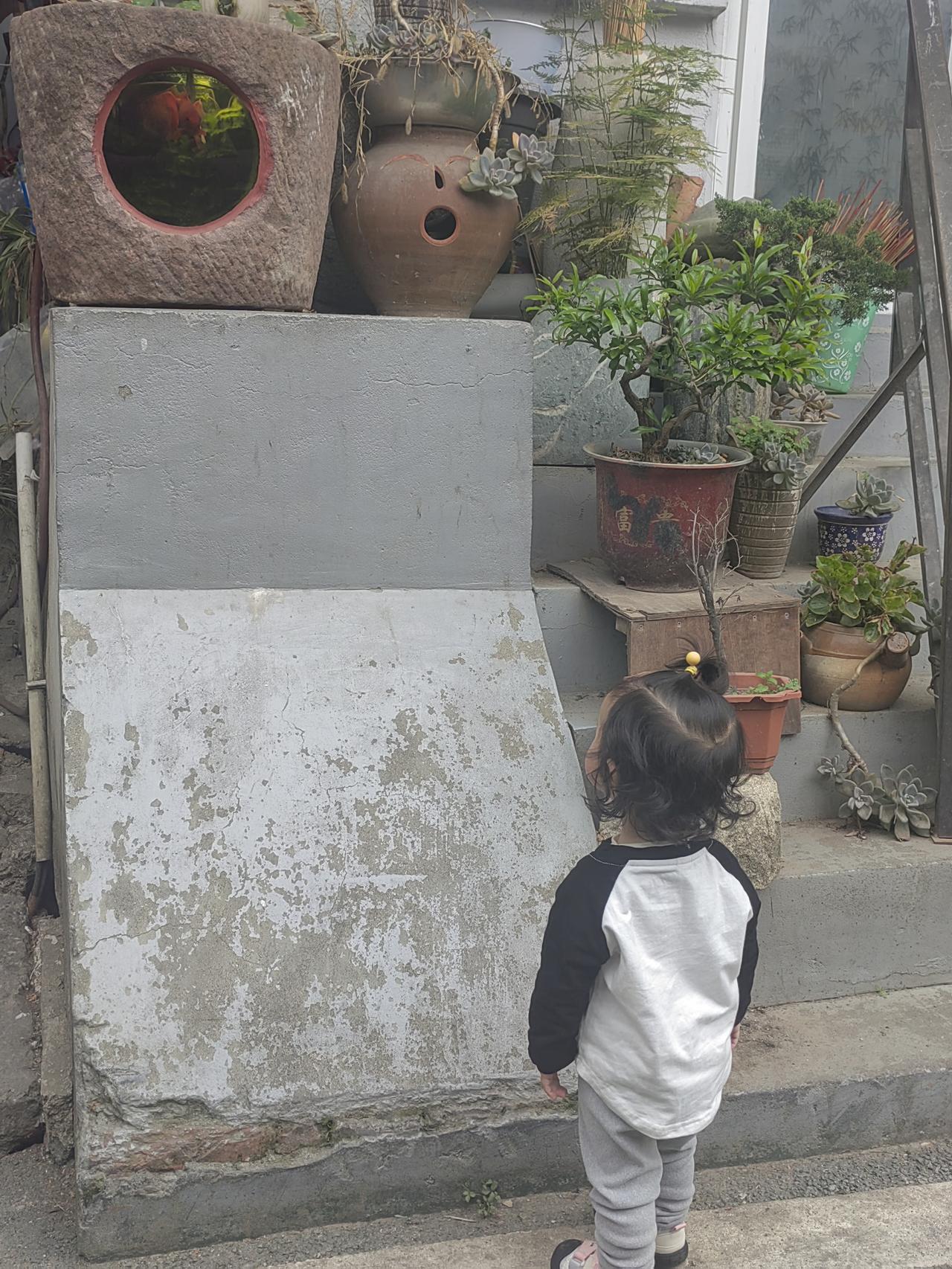 男人啊，你若不爱你的妻子当初缘何要与她步入婚姻殿堂还与她同床共枕呢？让她为