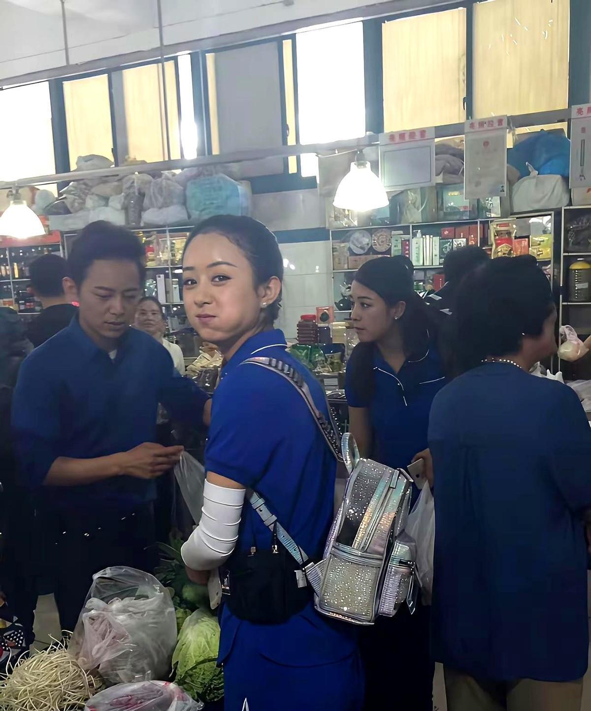 2006年，赵丽颖面对镜头声音发颤；2024年，她监制的剧单日播放冲破2.3亿。