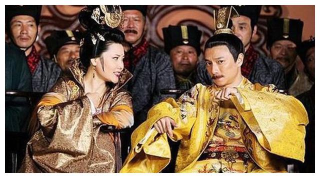 公元684年，大唐皇帝李显刚刚登基55天，就被自己的亲妈一道圣旨拉下了皇位。
