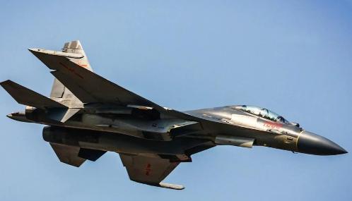 紧急战报！解放军战机“突然”遭遇外军。很多人以为这是我们雷达眼瞎，被对方偷袭了。