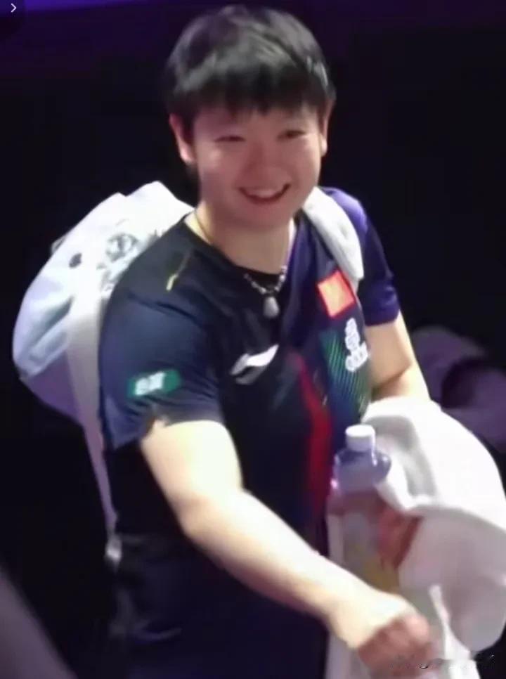 总算熬出头！卫冕冠军深圳大学结束尴尬的五连败，拿下本赛季第一场胜利。比赛放