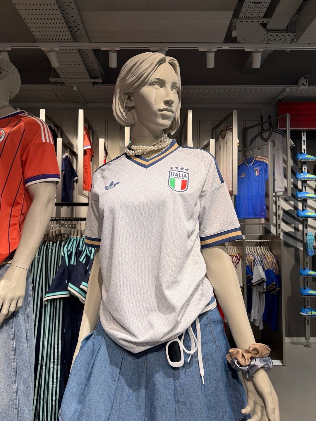 意大利这件球衣真是好看，可惜了