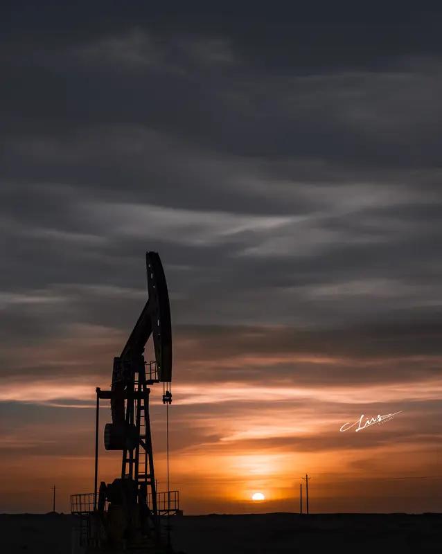 能源始终是“稀缺资产”！巴菲特持续加仓西方石油，芒格直言“石油200年内都珍