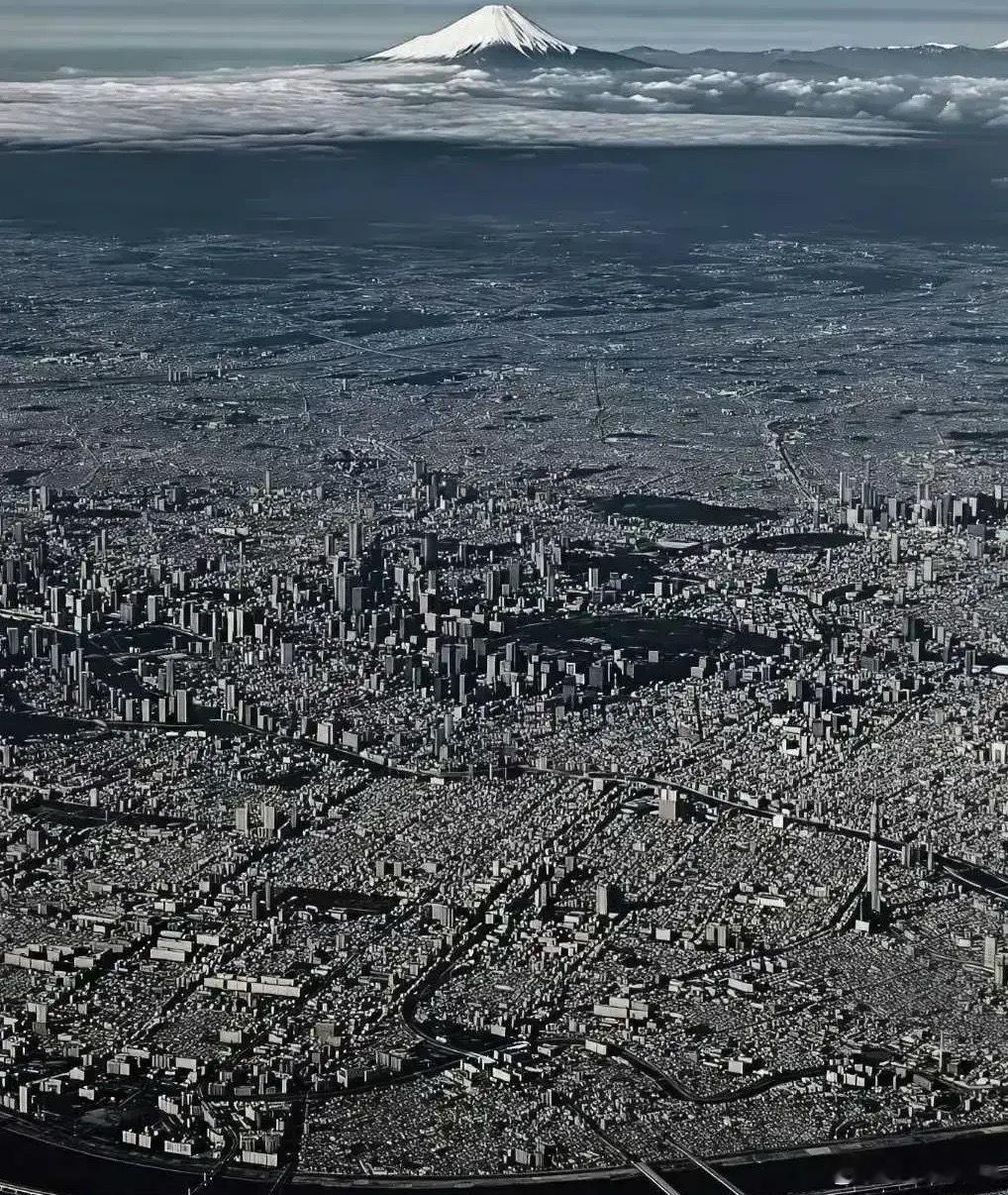 看看这张图，答案就藏在其中。日本人内心深处真正恐惧的，从来不是地震海啸，也不是经