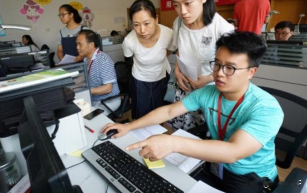 请问：什么是备案制事业编？答案：备案制事业编是事业单位中一种特殊的人事管理制度