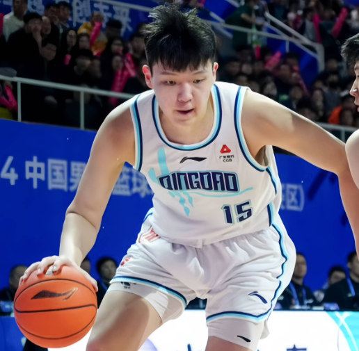 三场比赛下来，我个人还是很看好杨瀚森的