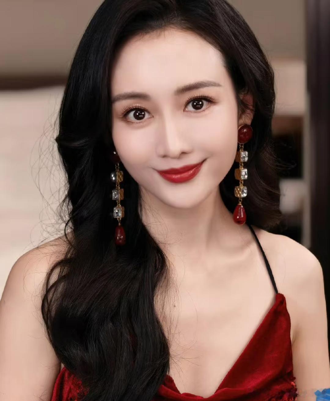1.网传王鸥的前任已经开启新的感情，不再前来纠缠，同时也不愿承担抚养费，抚养女