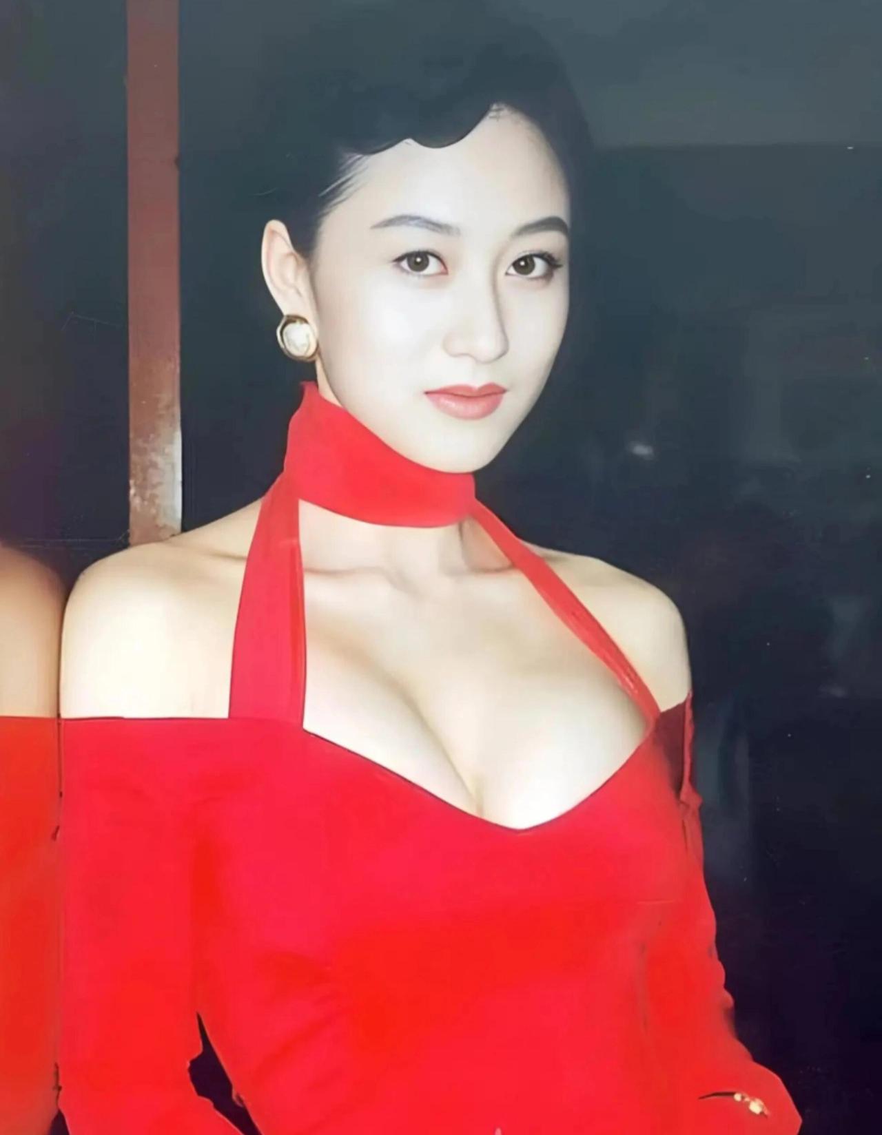 利智当年被港圈集体排挤，背后五层真实原因先厘清一句话：不是单纯谁跟她有仇，
