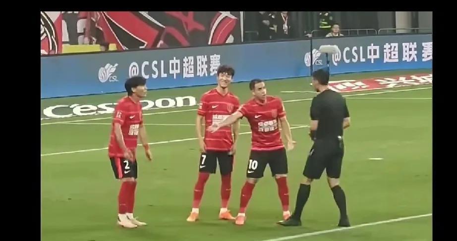 韦世豪事件反转了吗？看了以往韦世豪的表现，真觉得他该。韦世豪对裁判多次表现出蔑