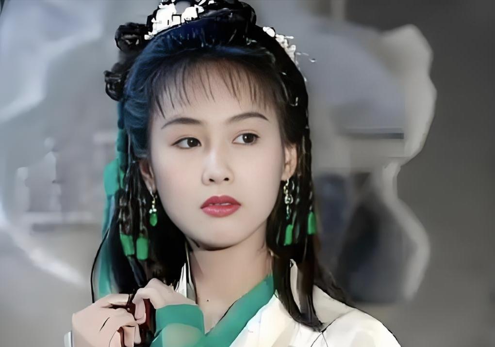 朱茵长得好看吗？黄蓉可是绝色美女啊！并且在金庸所有书里面，也是可以排入前三的绝色