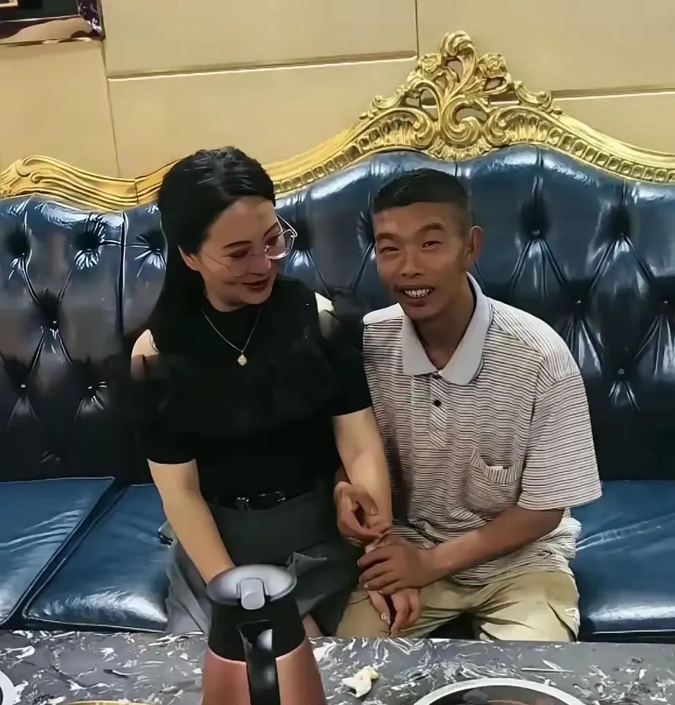 两个人都选择了爱情。