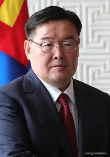 这回，蒙古可能真的变了。 以前蒙古总爱提“第三邻国”，跟美国、日本、欧盟套近