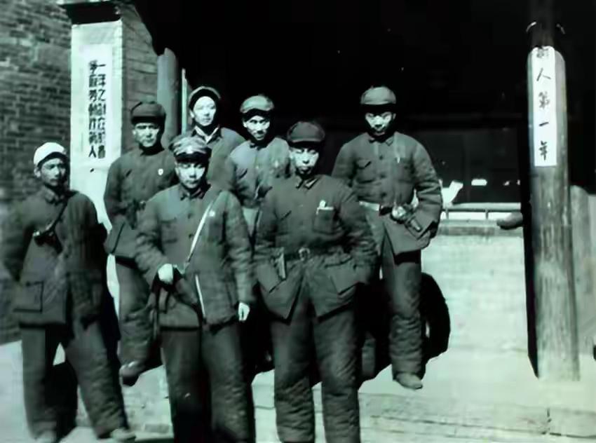 1968年，一个土匪被关了18年后刑满释放，出狱后，他遇到了昔日老大，对方还过得