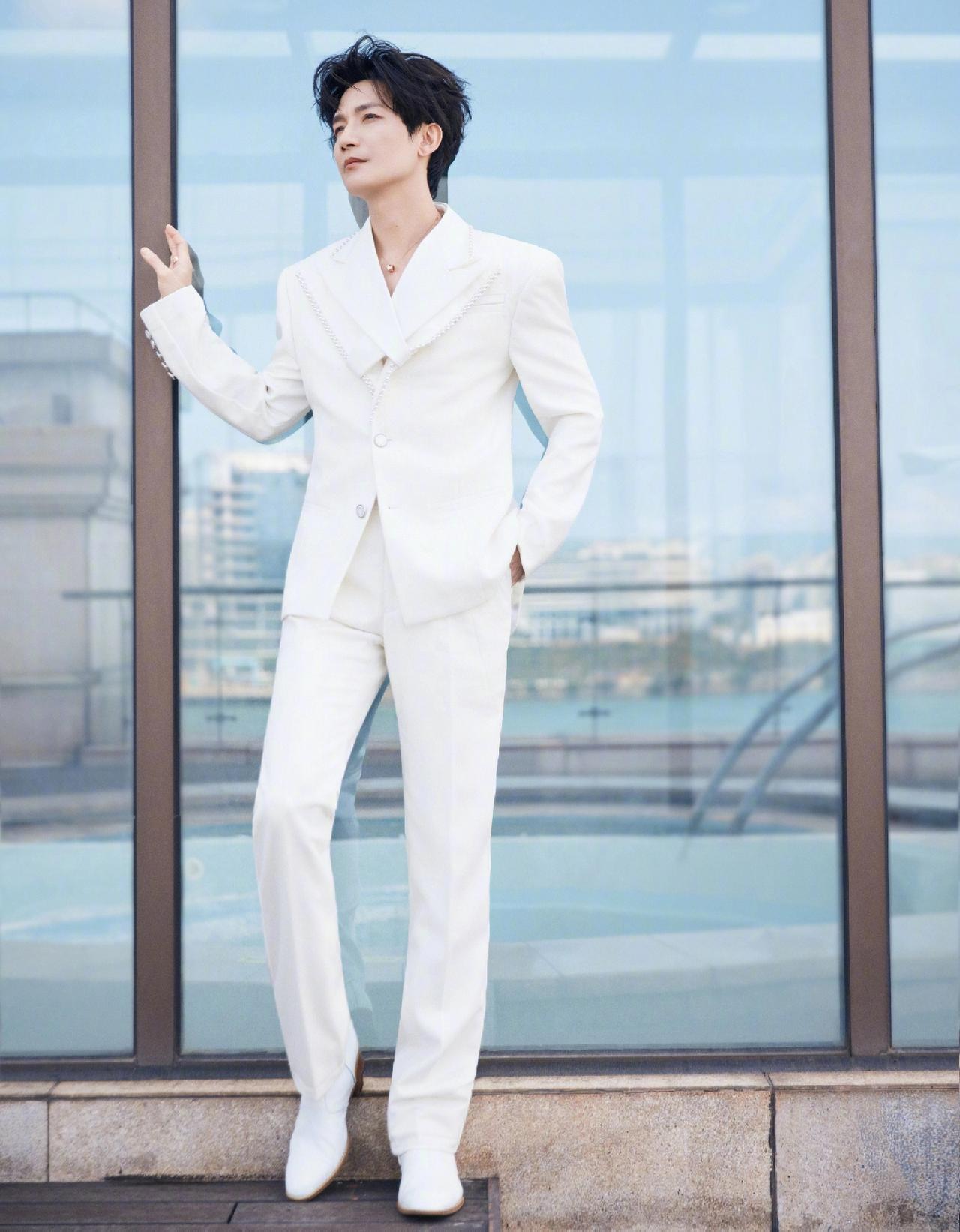 真是太不可思议了，陈楚生荒芜之境上海虹口连开两场我竟然没抢到票！体育场啊，满座