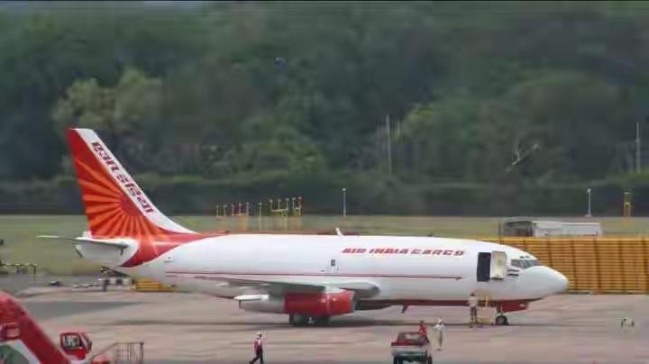 印度人又赢了，这次他们白捡了一架飞机！是一架大飞机，不是模型，是真能载客上百