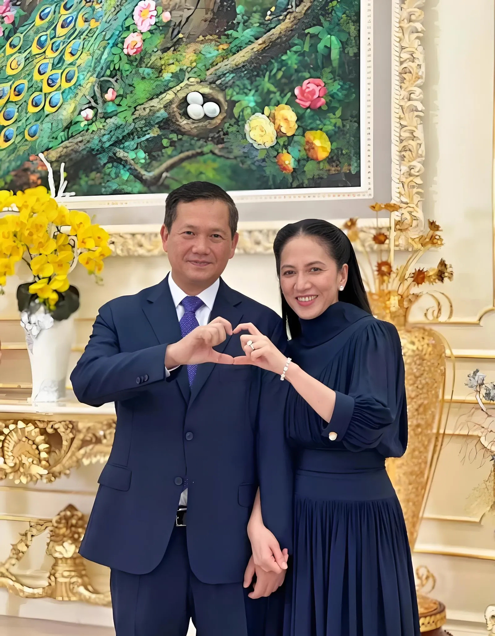 洪森父子人设崩塌，坑惨儿媳妇碧占莫妮哇塞！洪森父子这波操
