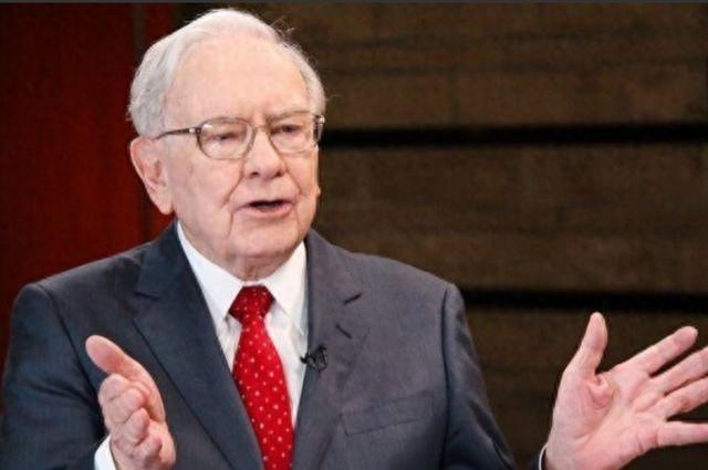 95岁巴菲特退休爆预言：“美日会更强大”！全球都在猜“咋不提中国”，没成想他关于