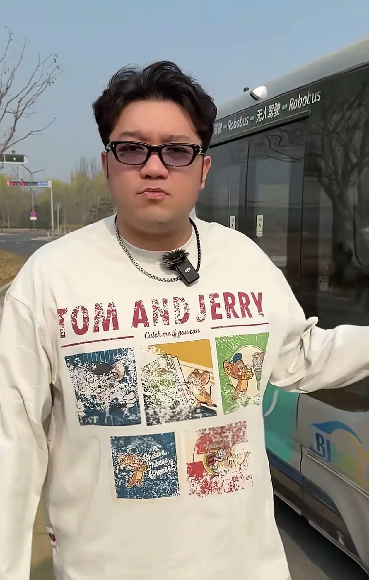 当年《大宅门》里几位童星的现状：1.路边卖苹果的小女孩（杨紫）：正在拍摄中的《玉