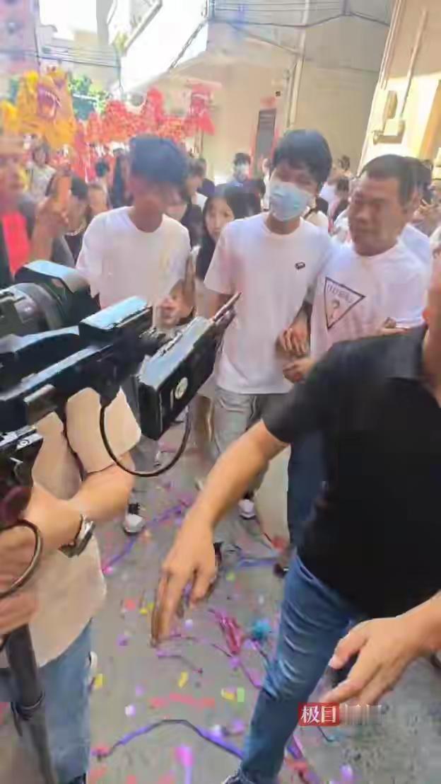 被拐18年的叶锐聪认祖归宗，这真是个令人热泪盈眶的好消息！2007年11月，9个