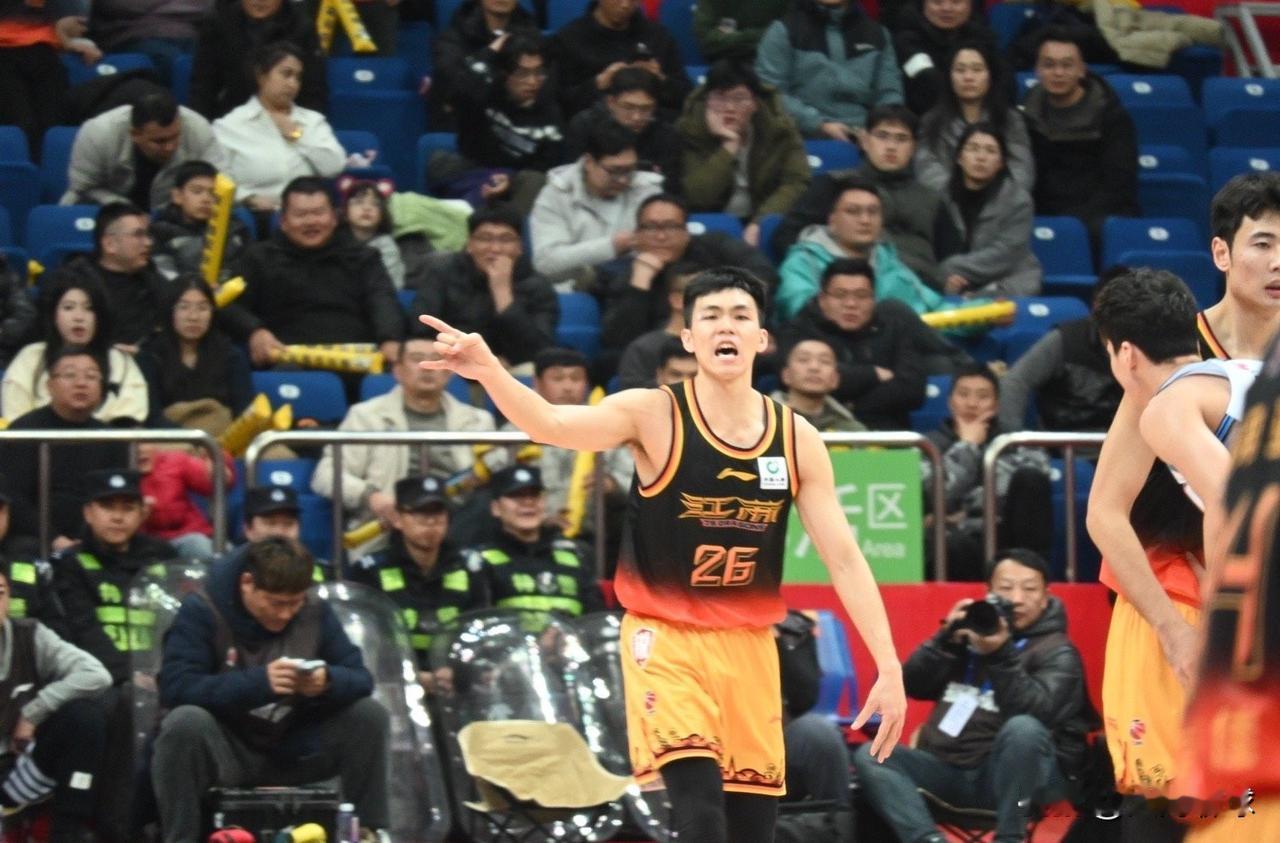 不吹不黑，庞峥麟或成国家队最强黑马！目前新一届国家男篮集训队除余嘉豪外已经集结完