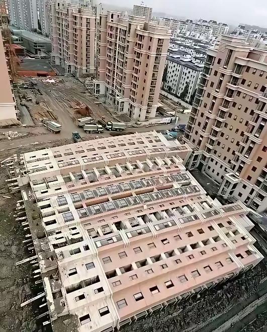 6·27上海楼房倒覆事故，又称上海莲花河畔景苑“楼脆脆”事件！上海闵行区莲花