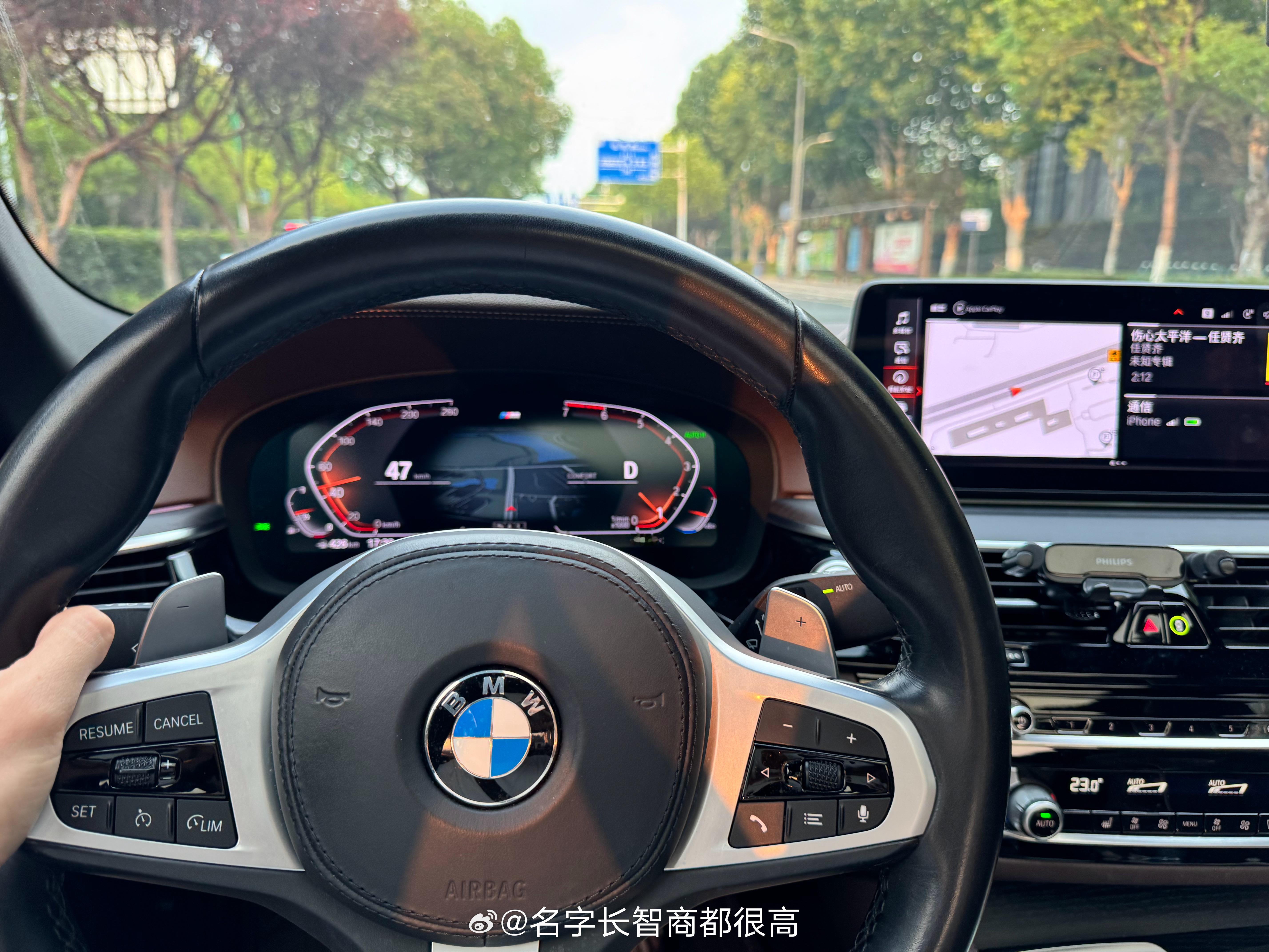 炒个冷饭虽然当年说G30这代宝马5系M550i时挨了口诛笔伐，但时至今日再开起5