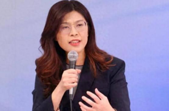 真是屋漏偏逢连夜雨！国民党前脚刚迈进北京的大门，后院就起了冲天大火，郑丽文这回恐