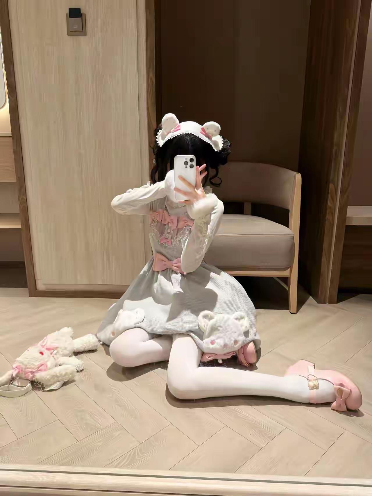 可爱萌娃穿搭指南，粉色兔耳朵发饰，萌趣十足！🐰💕白丝