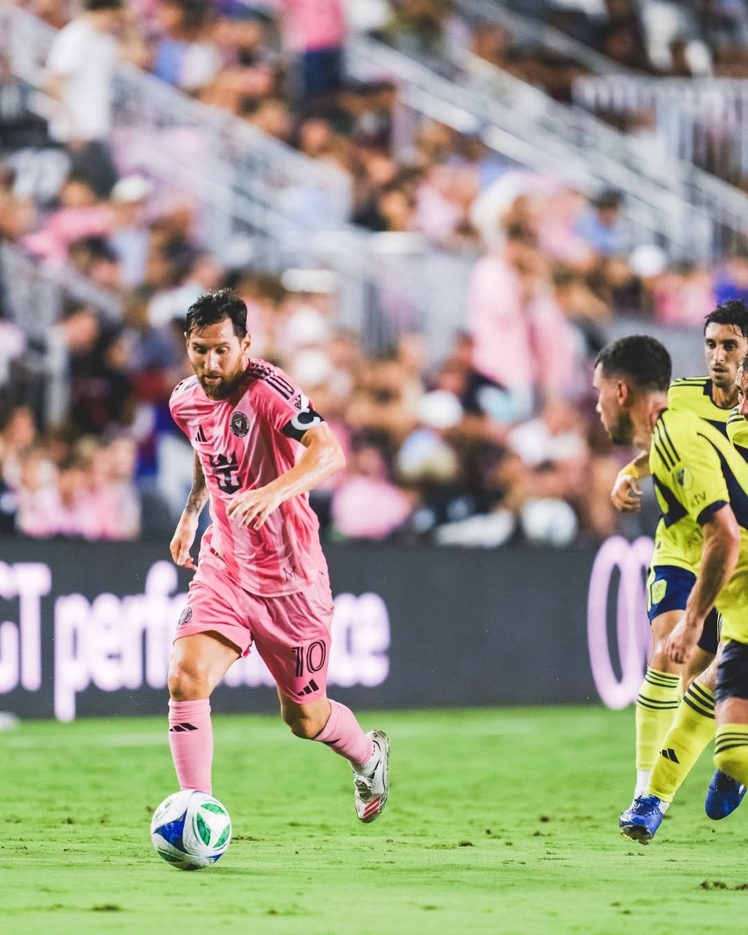 三分到手泥煤手速也快了😆😆～迈阿密国际2比1纳什维尔📲梅西：“在MLS
