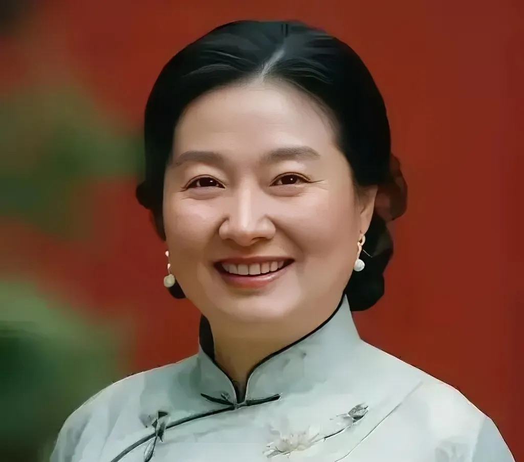 中年女人都变了，我发现大家都在变第一，鞋跟没了。