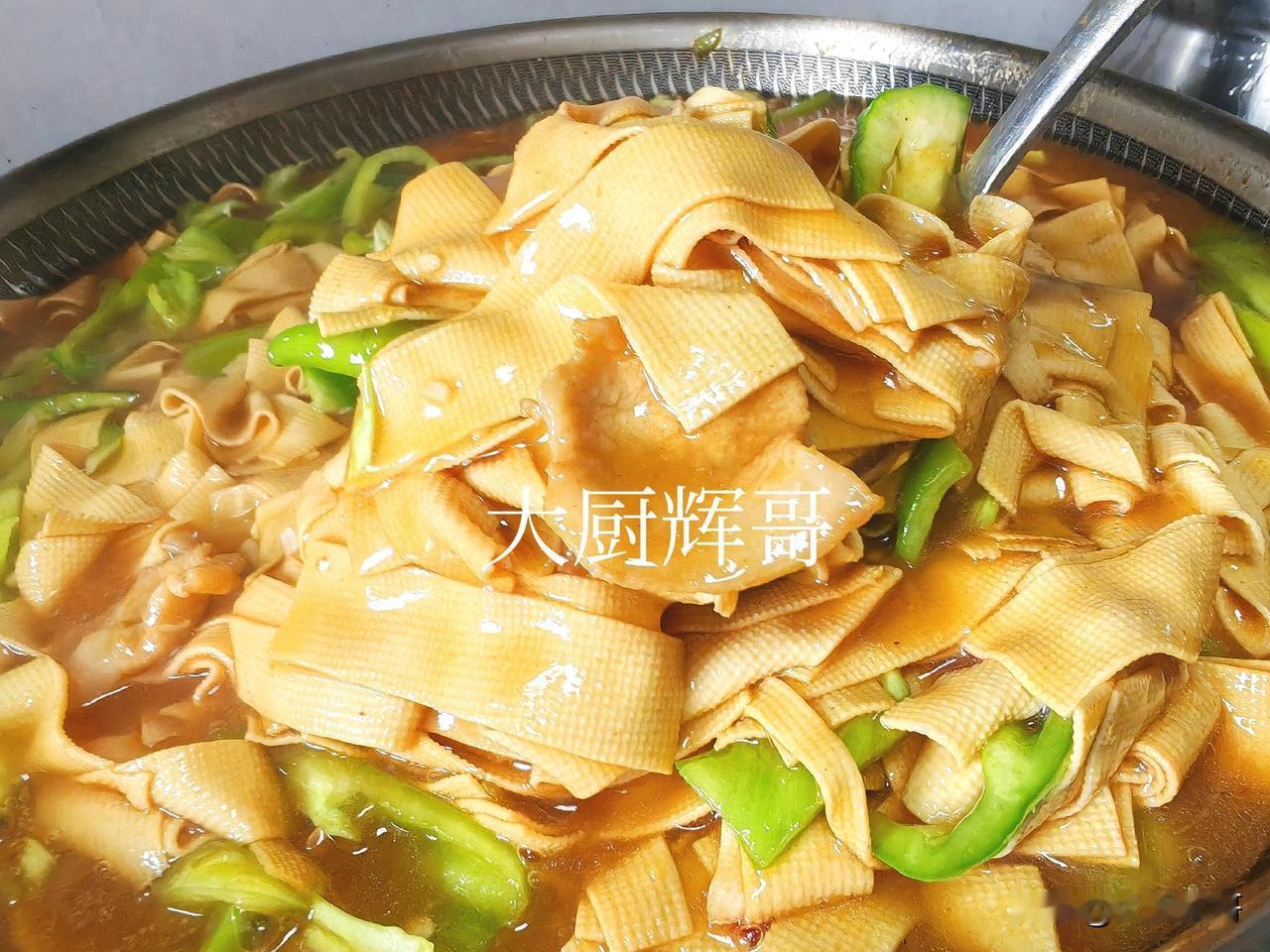 黑龙江的尖椒干豆腐是好吃又下饭的菜，东北人都喜欢吃也喜欢做。尖椒干豆腐严格意义