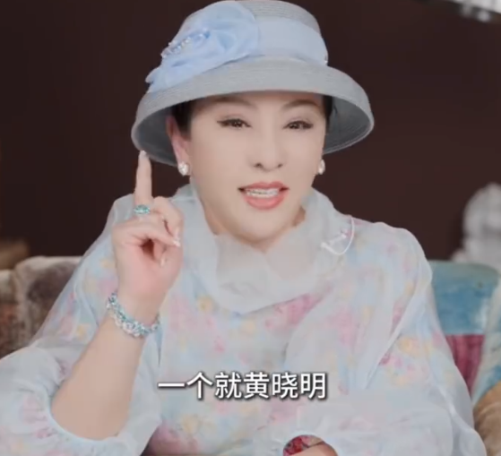 向太陈岚发视频谈及黄晓明她称自己只有两个正式的“干儿子”，一个是萧敬腾，另外一