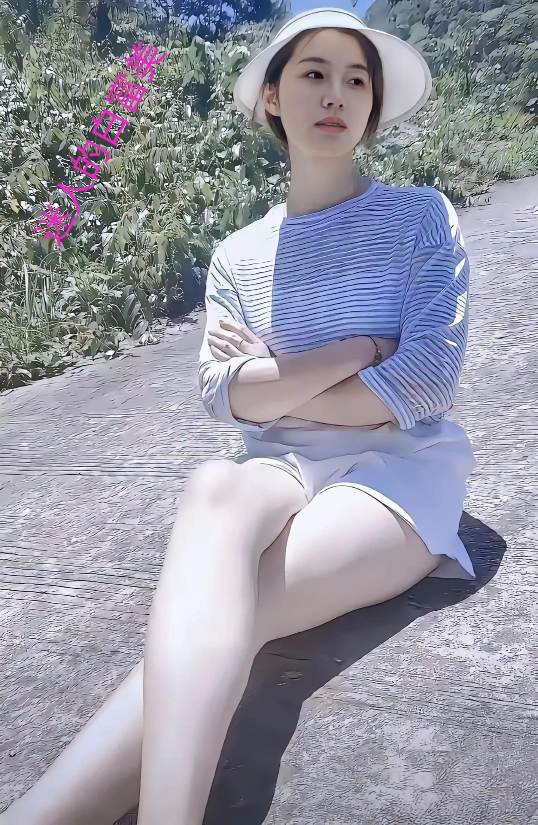 白富美、白种人、白领。她说她是白领，我信了——因为美得让人忘了追问。我在公园