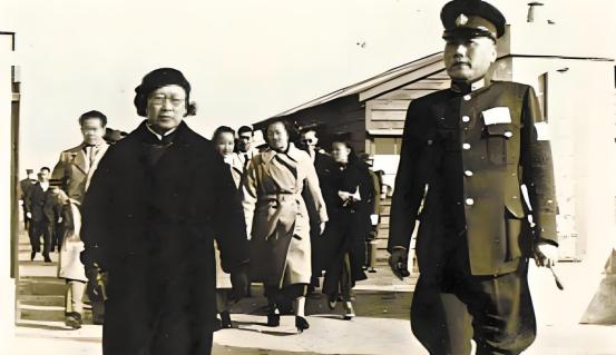 1947年，“九一八”这天，大汉奸叶蓬被执行死刑。这一天，对时任海军统帅