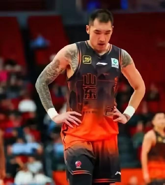 今晚的广东打山东有点悬啊，就内线来说，山东队内线有陶汉林、克里斯和郭凯，都是猛人