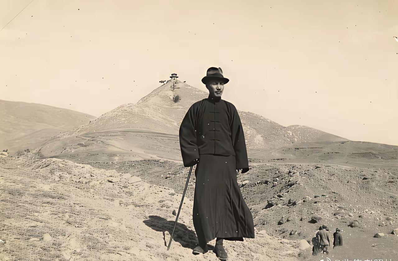 王铎：蒋介石背后这是什么山？现在还有吗？