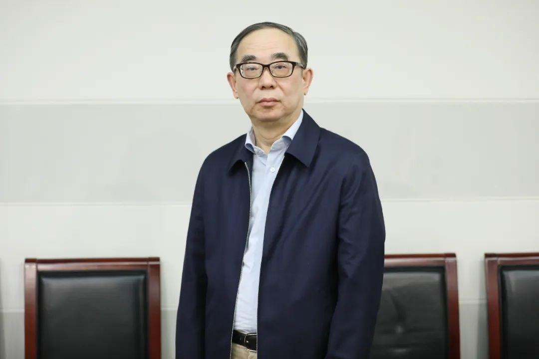 62岁，身家千亿的中国药王孙飘扬，把干了半辈子的公司交了出去。妻子是中国女首富，