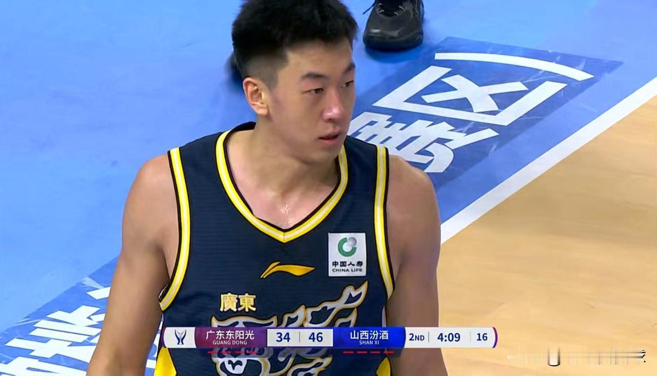 广东东阳光中锋王少杰真是难堪大用！在今天广东东阳光以93：106输给山西汾酒的比