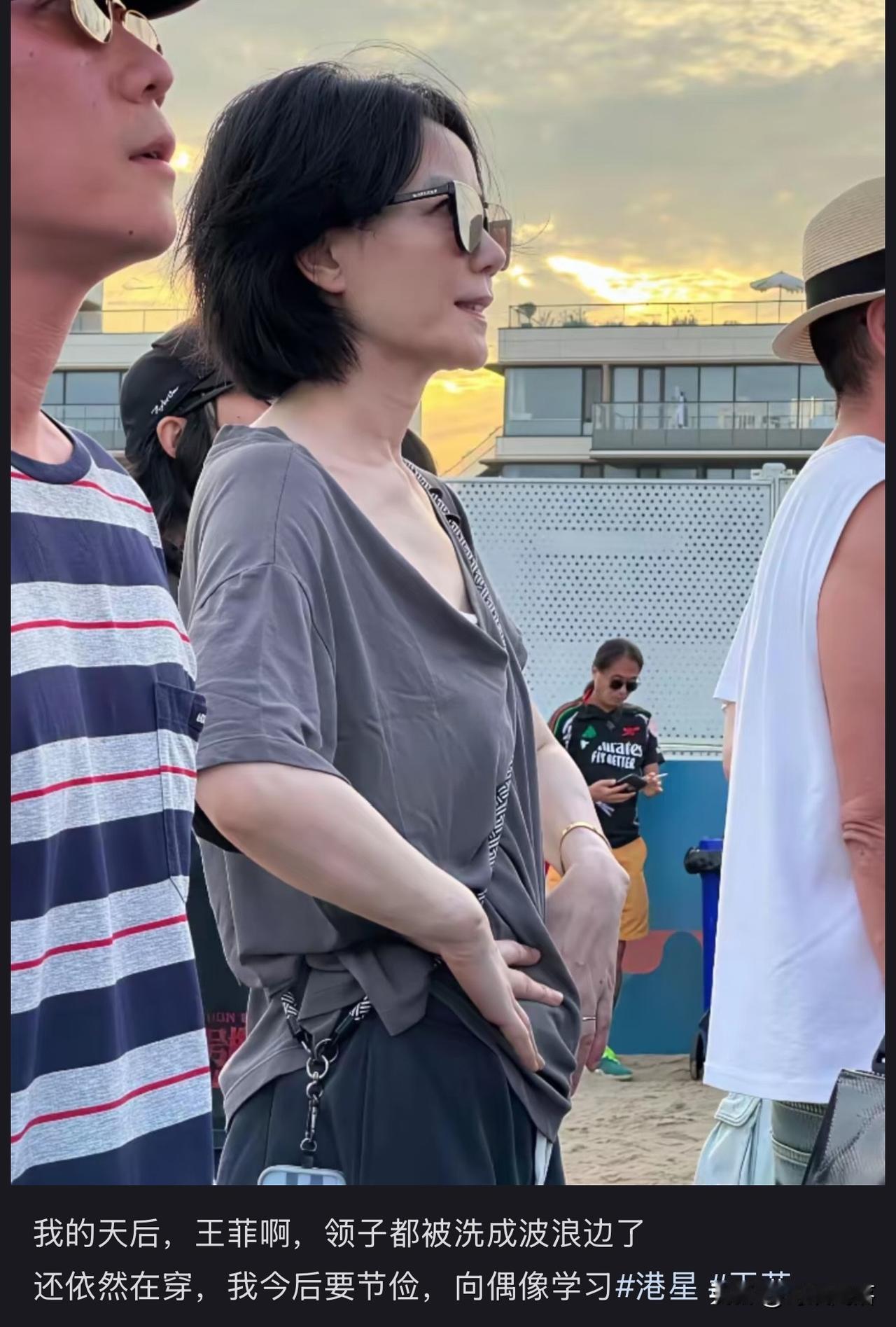 57岁的王菲，又上热搜了。这一次，不是因为她女儿窦靖童，也不是因为谢霆锋，而