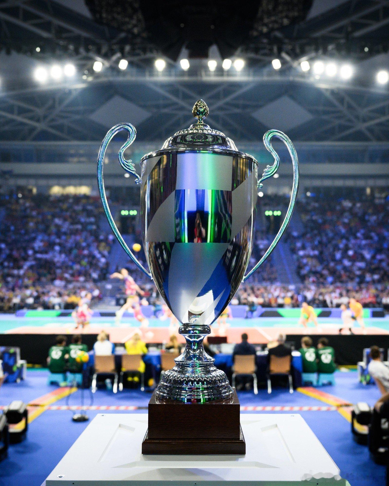 🟡🔵费内巴切队唯一一次获得欧冠联赛冠军是在2012年，当时队中拥有金软景、